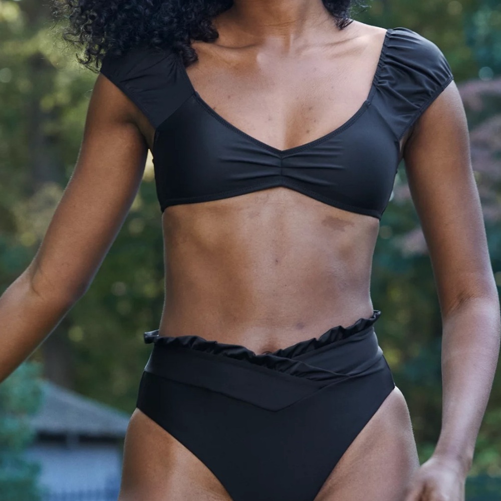 Aerie Black Puff Sleeve Bikini Top and ruffled cross over bikini bottom